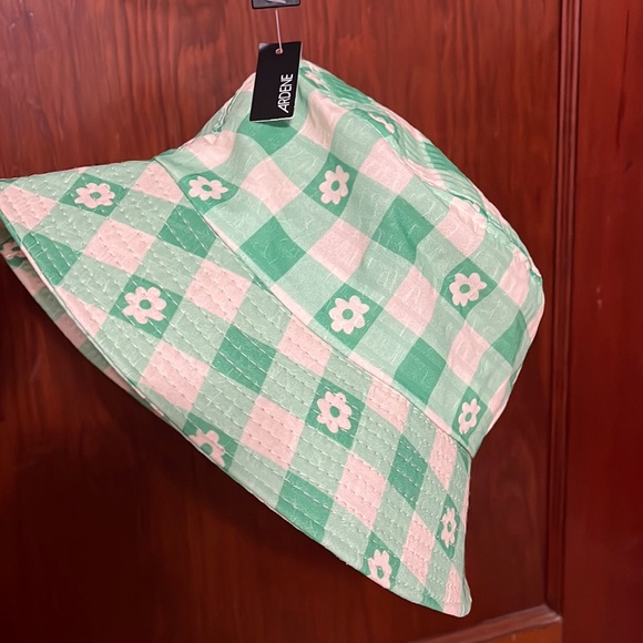 Green flower bucket hat NWT - Picture 1 of 5